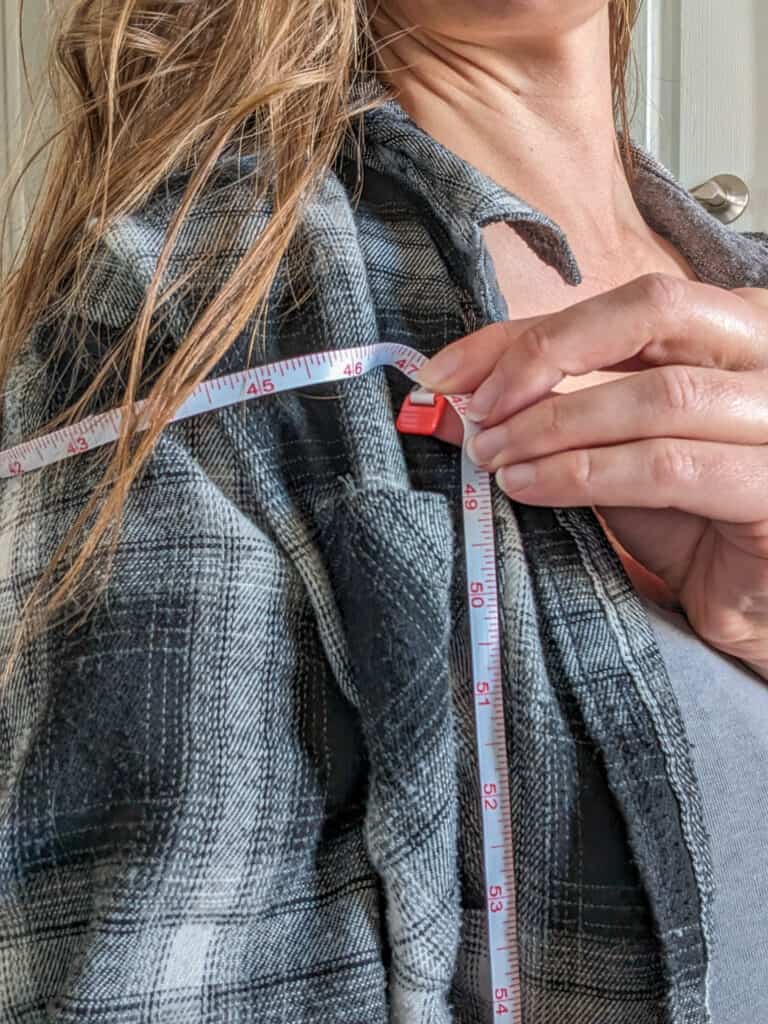 measure shoulders